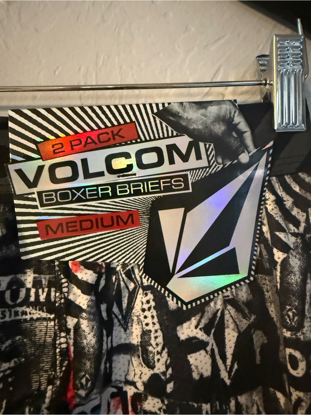 NWT Volcom Men’s 2 Pack Boxer Briefs Medium Red Graphic Performance Stretch - Picture 3 of 5